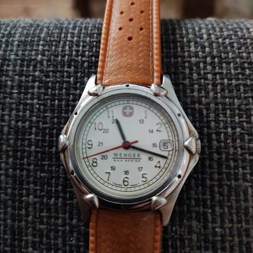 Wenger Quartz Swiss Military Watch used with new battery and 2 straps