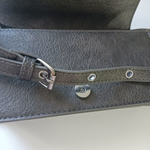 Bag shoulder, like new, gold brown color