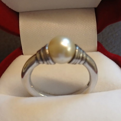 Silver 925 ring with natural pearl, like new