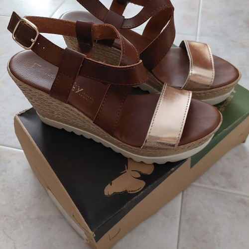 Celebrity platform sandals like new, size 38, brown with gold detail