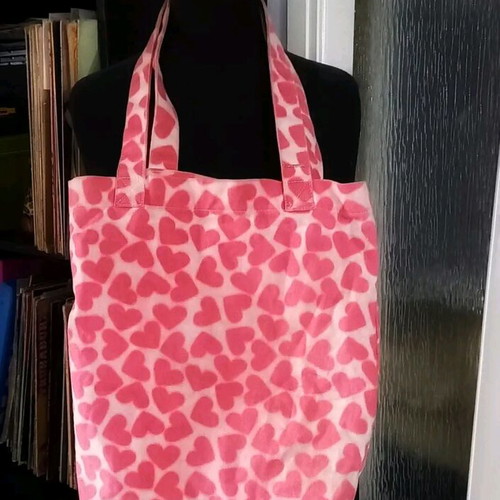 Comma fabric handbag used with red hearts