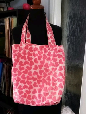 Comma fabric handbag used with red hearts