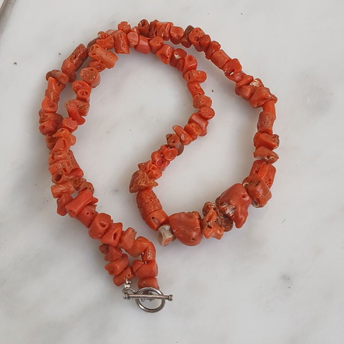 Necklace with large natural coral pieces, 50 cm