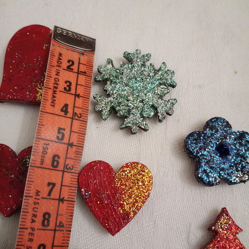Wooden elements with glitter and magnet, pack of 8 pieces