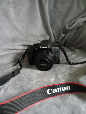 Canon camera EOS 750D ελάχιστα χρησιμοποιημένη με φακό EF 50mm f/1.8
