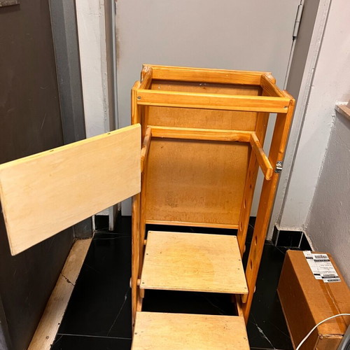 Learning Tower with removable safety door and writing board like new