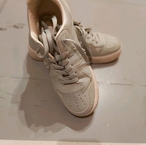 sneakers γυναικεία stradivarius
