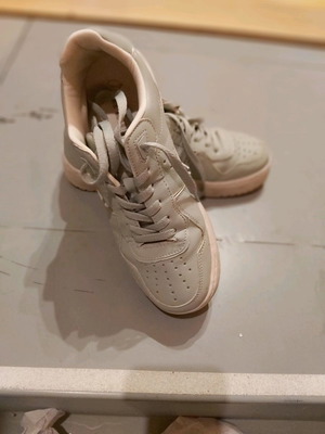 Sneakers γυναικεία Stradivarius μεταχειρισμένα, άνετα