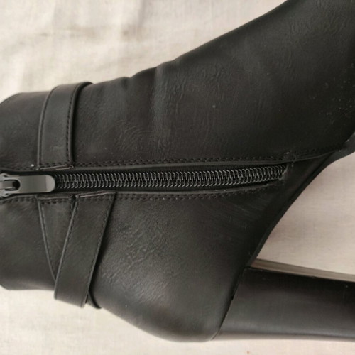 Womens black synthetic leather boots like new, size 40