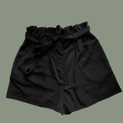 H&M shorts with belt size 40 in excellent condition