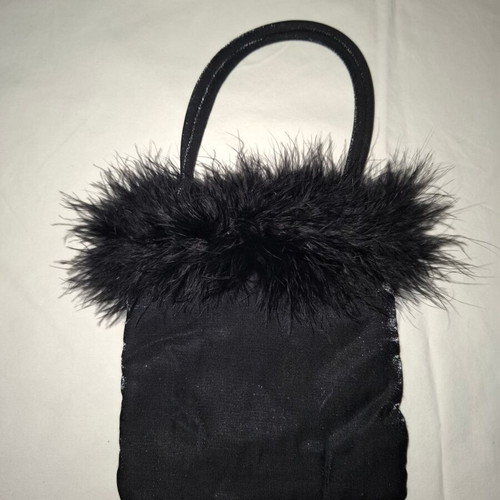 Black handbag used with fur detail