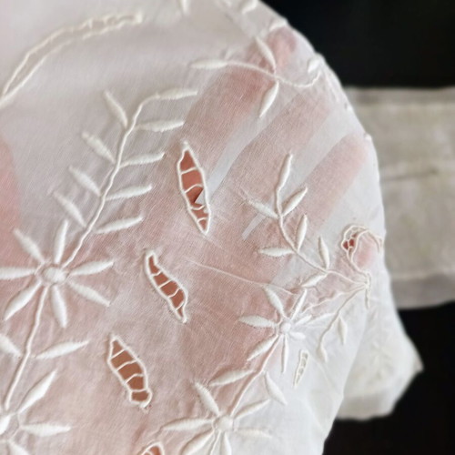 Vintage decorative pillowcases set of 2 ecru with embroidery and cutwork