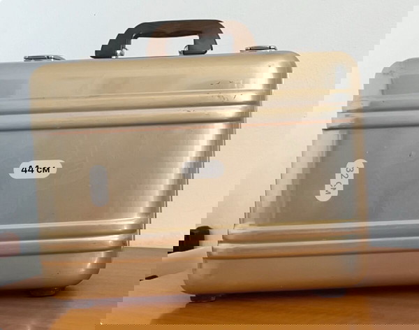 ZERO HALLIBURTON VINTAGE METAL BRIEFCASE