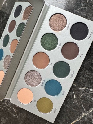 Morphe x Jacklyn Hill Dark Magic eyeshadow palette like new, used only for swatch