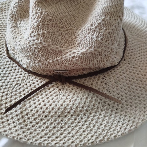 Pepe Jeans knitted hat beige like new