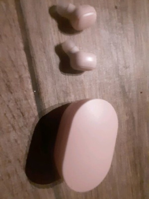 Earbuds like new
