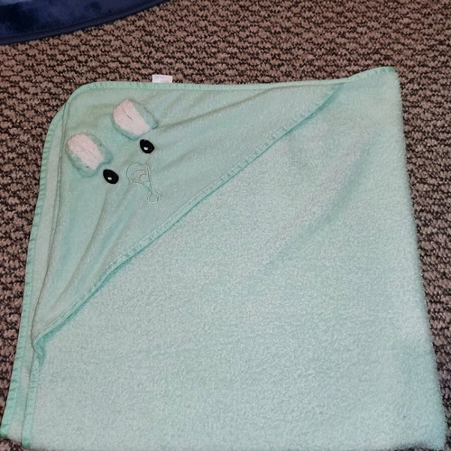 Children's bath towel with hood like new, 80x80 mint color
