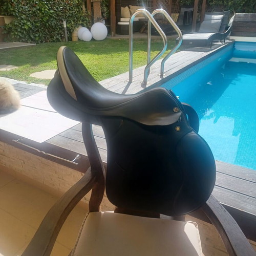 Prestige horse saddle like new