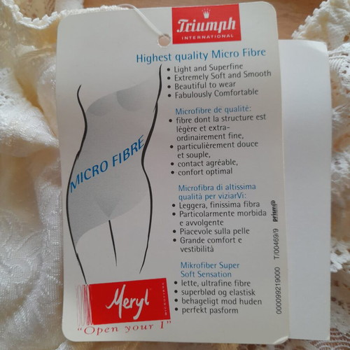 Triumph Amourette bra 80 cup C new in champagne color