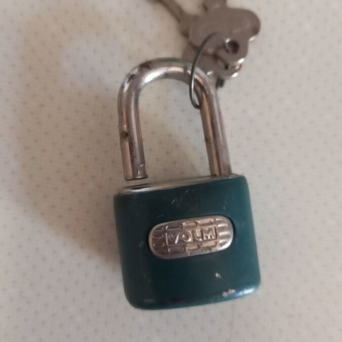 Vintage padlock functional with two keys like new