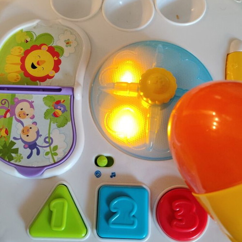 Fisher Price Activity Table with Sound and Light like new