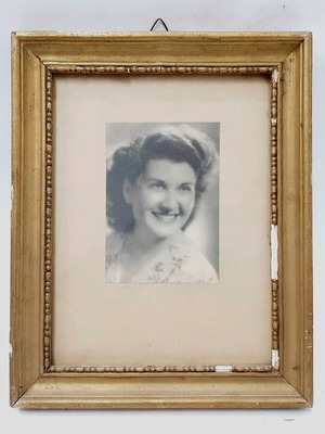 Vintage portrait in wooden frame 29×22 cm used, wall decoration