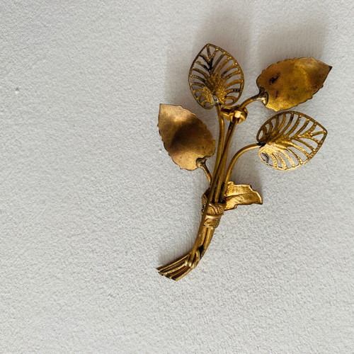 Damascene style Toledo pin used, black and gold colors