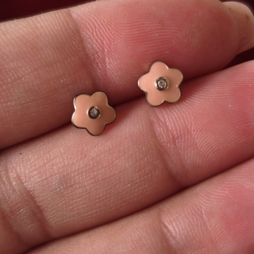Flower stud earrings used with pink enamel and zircon
