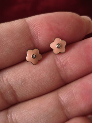 Flower stud earrings used with pink enamel and zircon