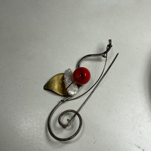 Alternative metal pin used, red and gold colors