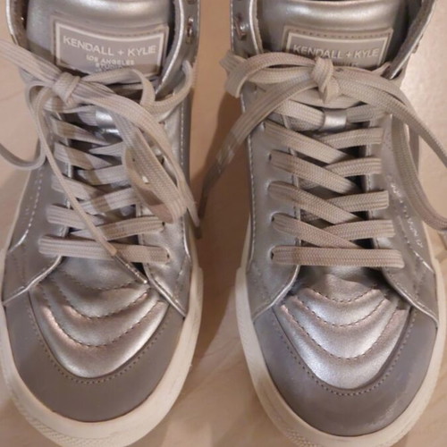 Kendall and Kylie women's shoes used, silver, size 39