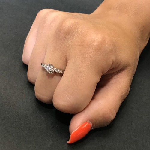 Vintage solitaire 18k white gold ring like new with diamonds