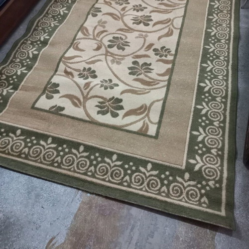 Rug used in excellent condition