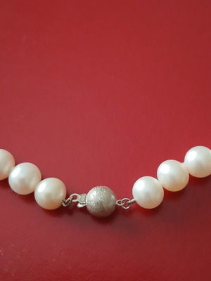 Necklace with 585 white gold clasp and natural 0.8 mm pearls