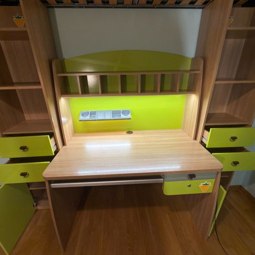 Cilek Youth Room Set like new with 2 bookshelves, desk and bed