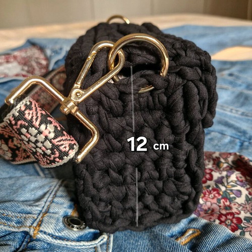 Knitted crossbody bag new, black with gold clasp