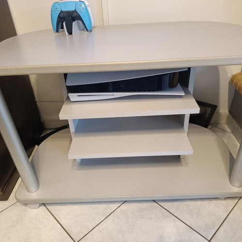 TV stand like new with wheels and 3 shelves