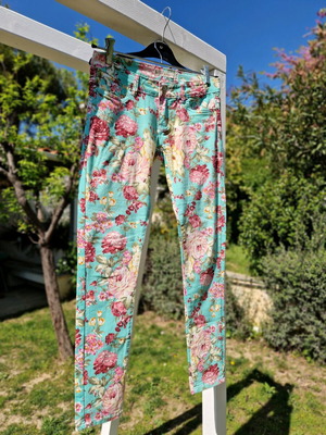 Floral παντελόνι σαν καινούργιο, μέγεθος medium-large, πολύχρωμο