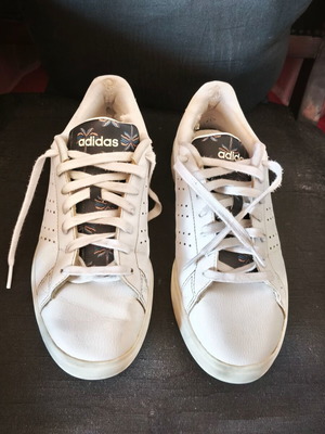 Adidas athletic shoes used, size 40.5, white