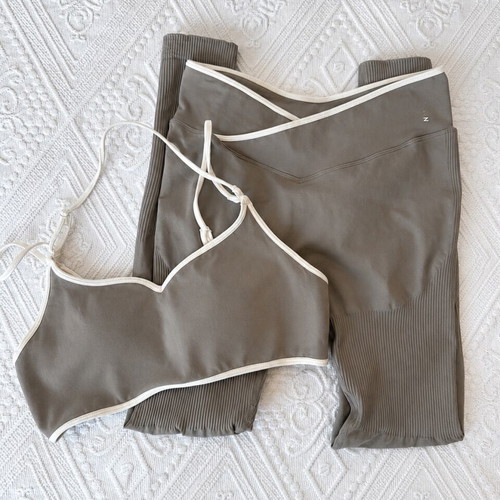 Thrivin sportswear set gray and white used, size S bra XS leggings