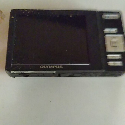 Olympus X-940 digital camera used without battery