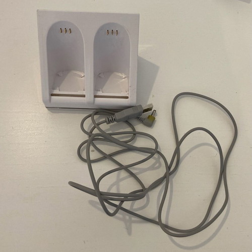 Nintendo Wii Blue Light Charge Station In good condition Price 6 Euros