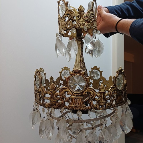 Chandelier with four lamps used