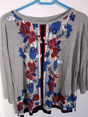 Liz Claiborne Grey Blouse with Floral Design Like New, Size L