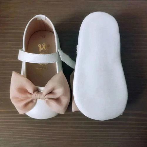 Everkid leather baptismal ballerinas used, size 17, ecru with pink bows