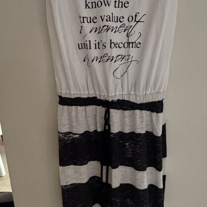 Long dress with one-sided slit like new, Iso, black and white