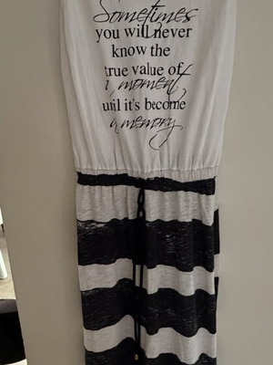 Long dress with one-sided slit like new, Iso, black and white