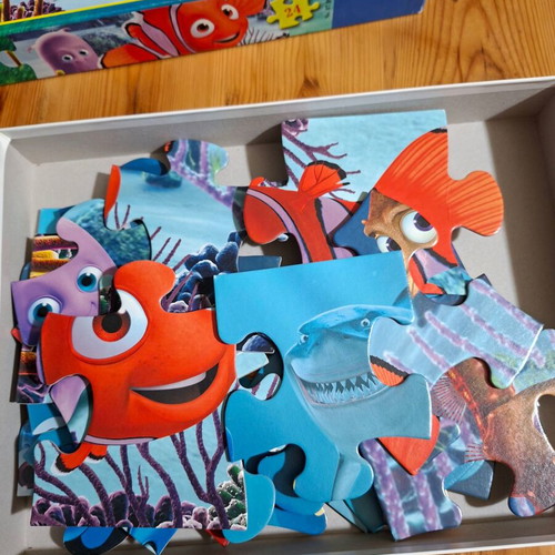 Finding Nemo puzzle collectible like new