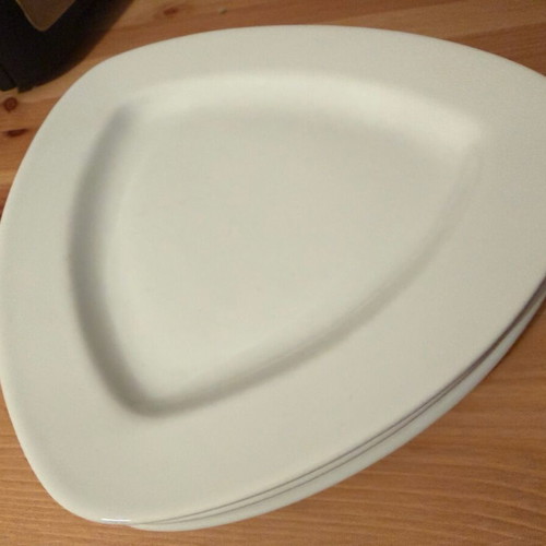 Dishes used, 3 triangular, 2 square, 5 round