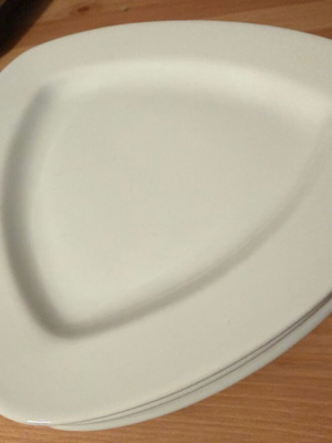 Dishes used, 3 triangular, 2 square, 5 round